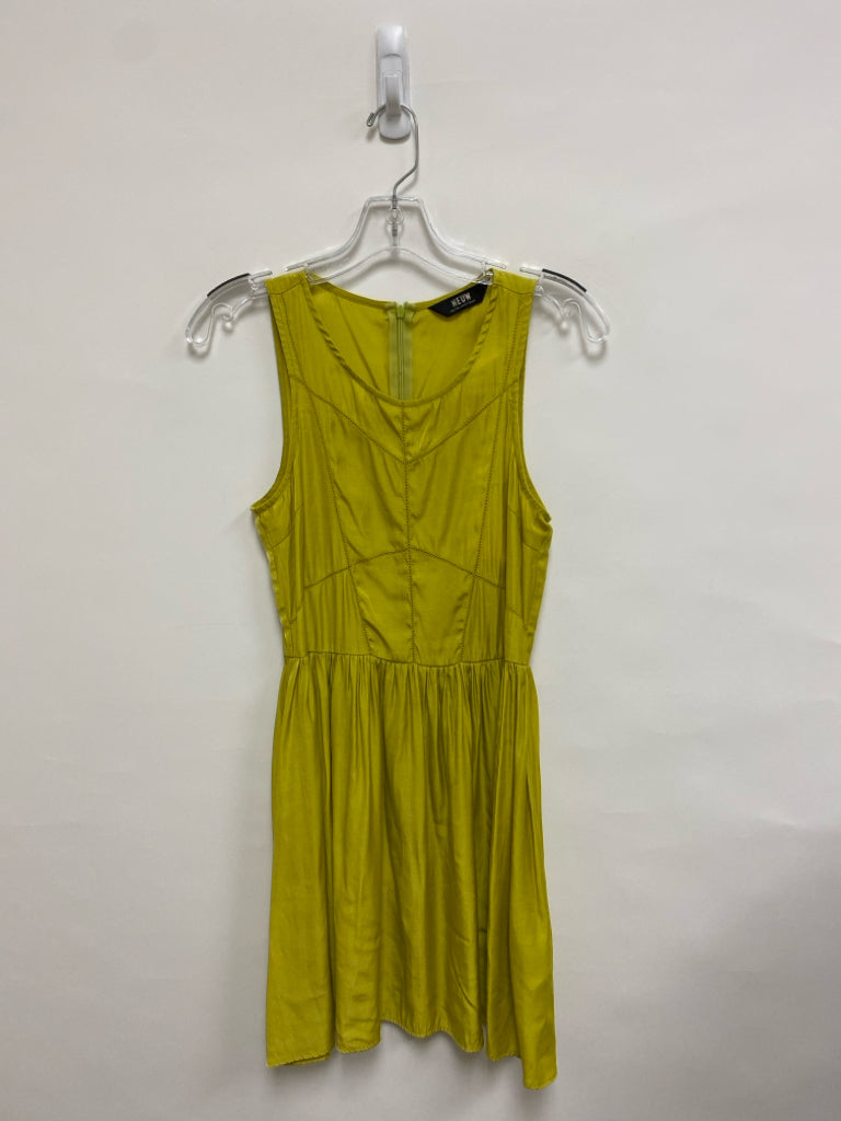 Size 8 Green Sleeveless Ladies Dress