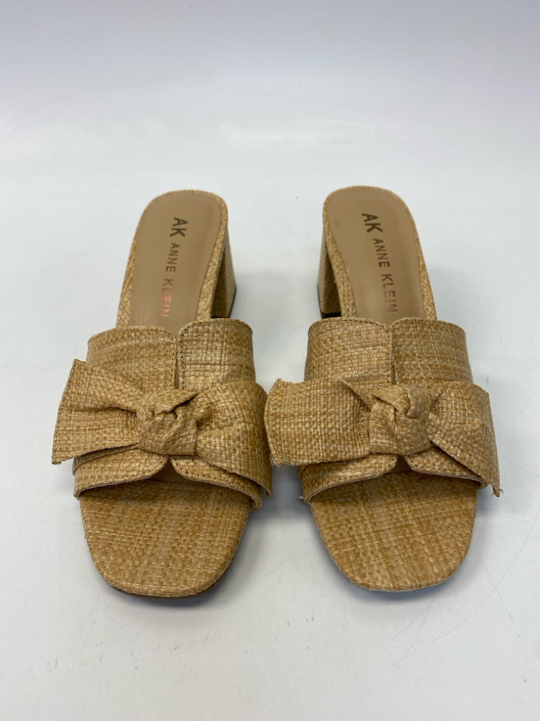 Anne Klein  Size 9.5 Natural Sandals