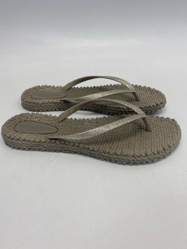 NWOT Ilse Jacobsen Hornbaek  Size 10 Taupe Gold Glitter Sandals