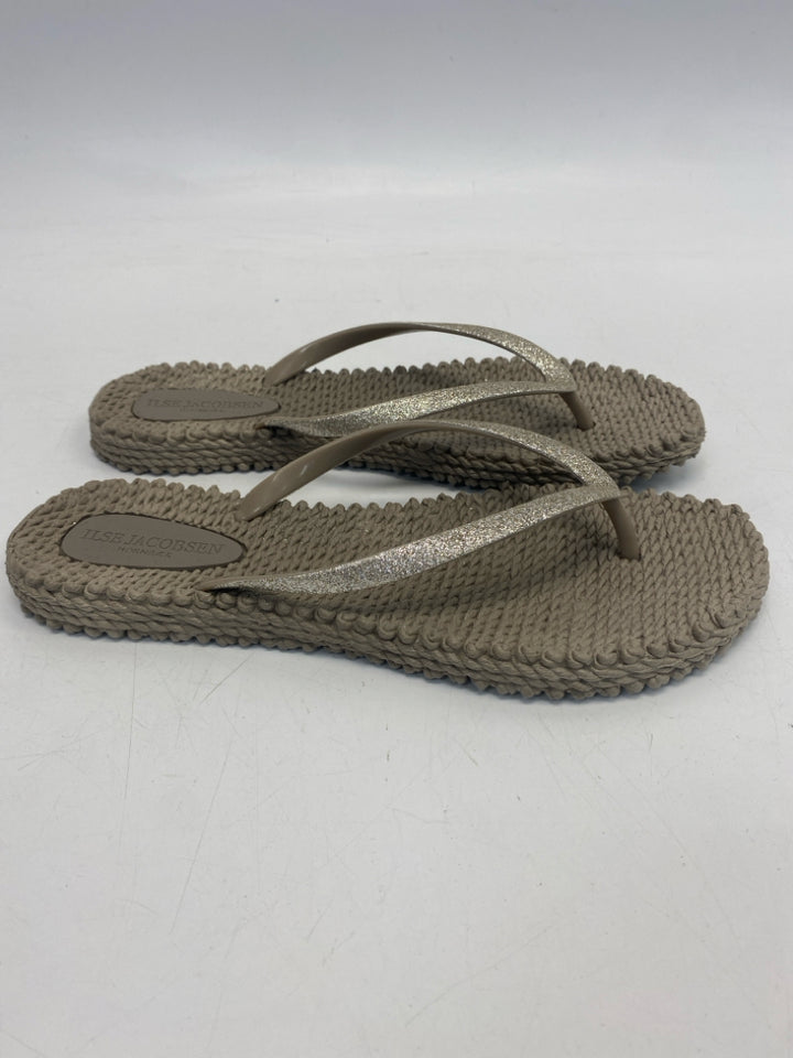 NWOT Ilse Jacobsen Hornbaek  Size 10 Taupe Gold Glitter Sandals