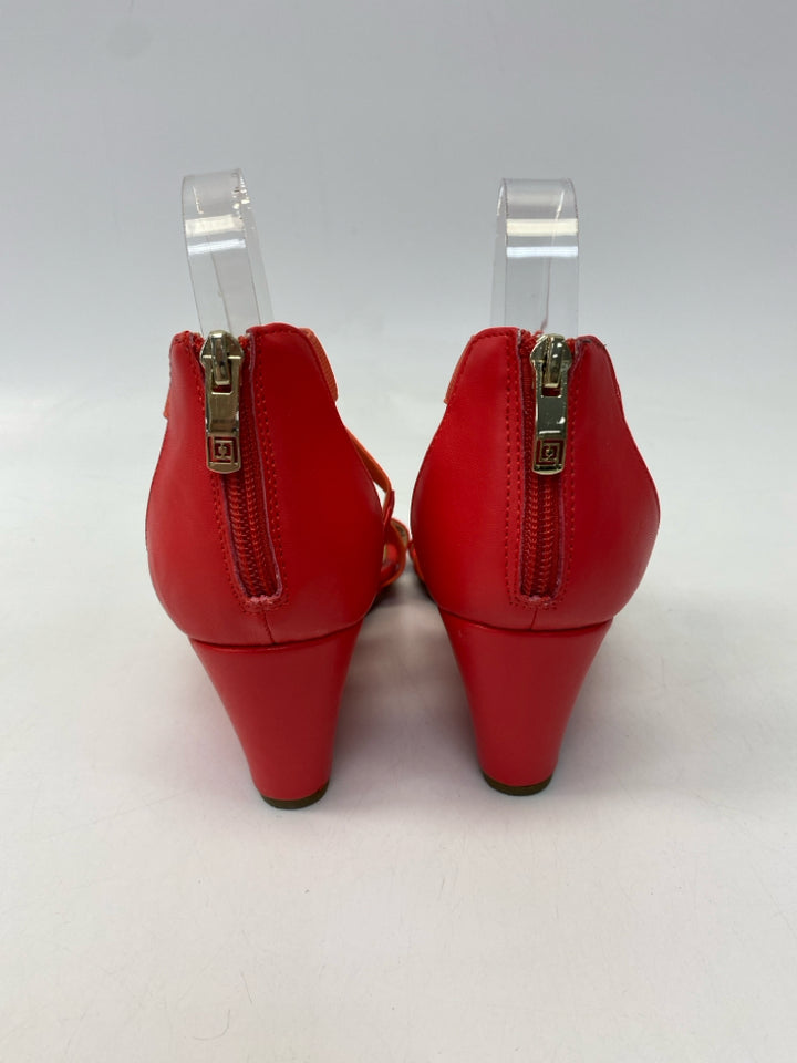 Liz Claiborne  Size 8.5 Coral Sandals