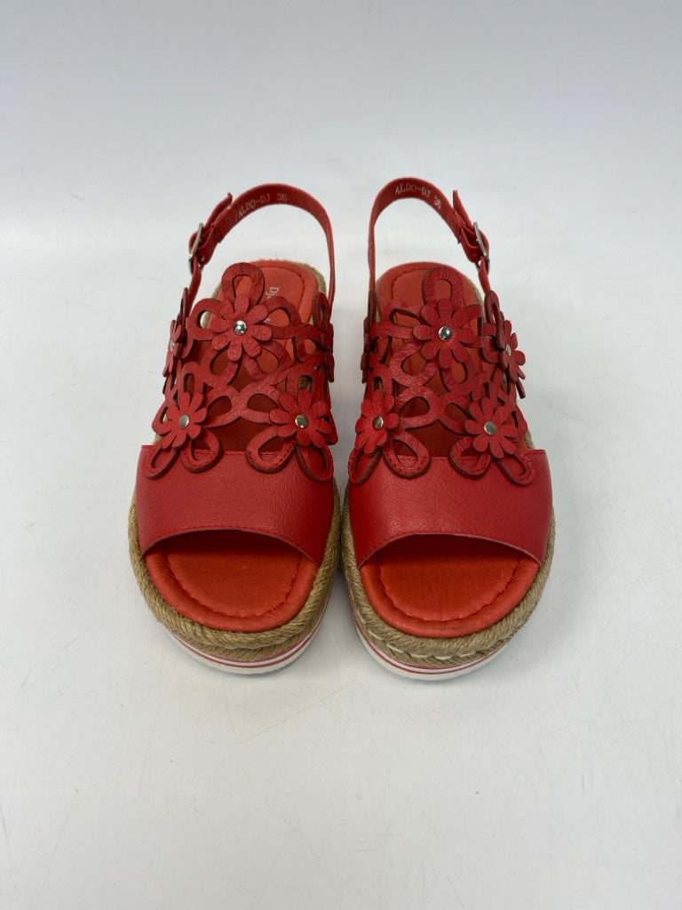 NWOT Django &amp; Juliette  Size 36 Red Flower(s) Sandals