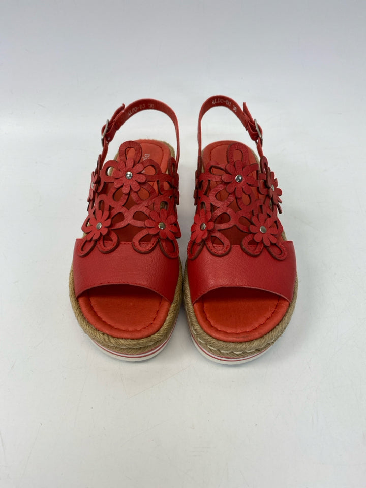 NWOT Django &amp; Juliette  Size 36 Red Flower(s) Sandals