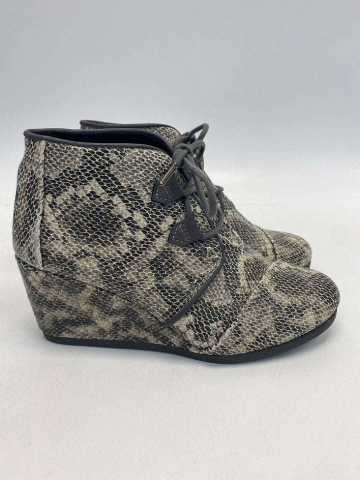 Toms US Shoe Size 7 Gray Cream Snakeprint Heels