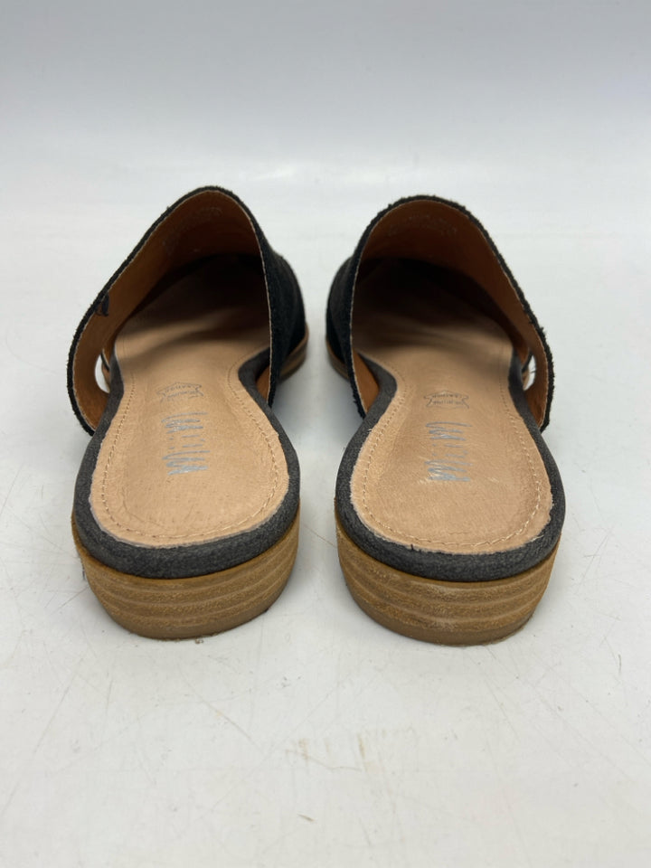 US Shoe Size 7 Gray Black Flats