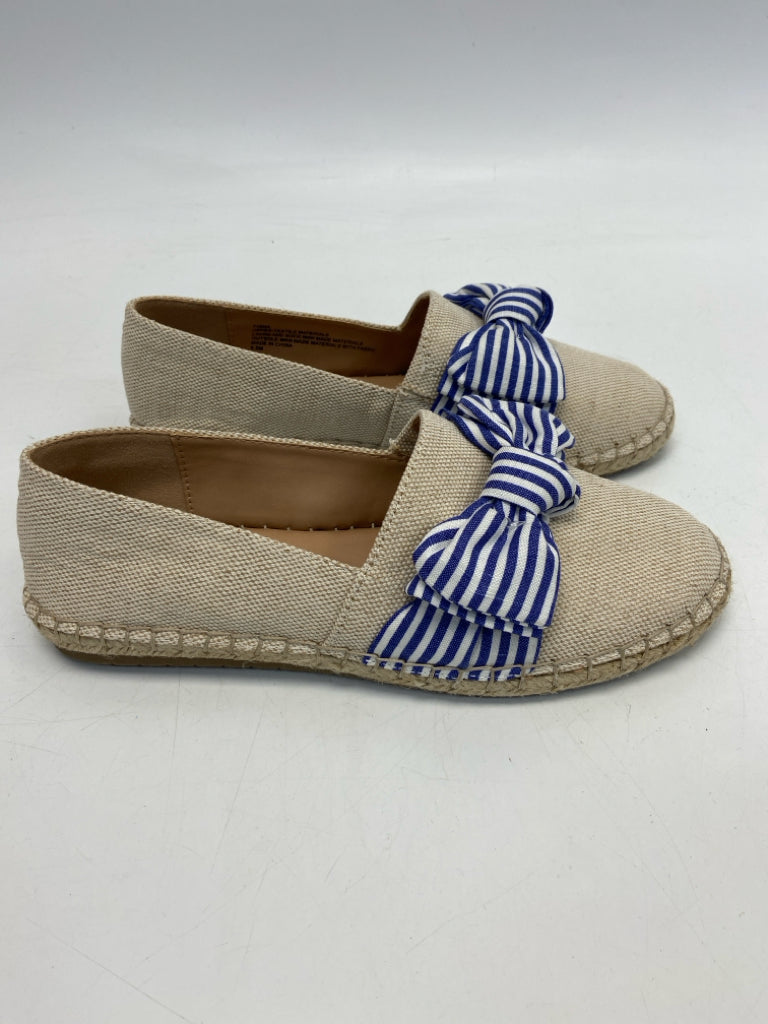 Crown &amp; Ivy  Size 6.5 Tan Blue/Wht Bow(s) Flats