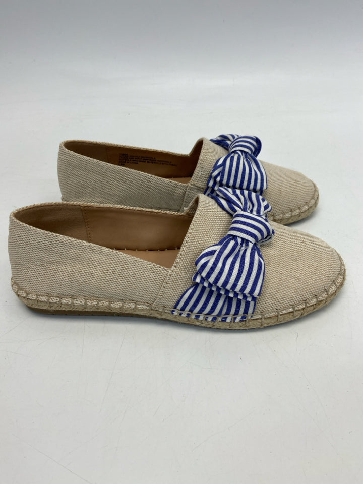 Crown &amp; Ivy  Size 6.5 Tan Blue/Wht Bow(s) Flats