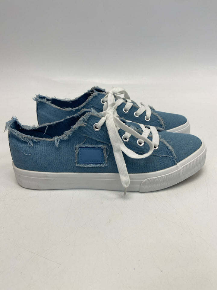 NWOT  Size 9 Blue Denim Lace-up Canvas Sneakers
