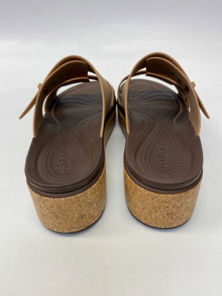 Crocs  Size 9 Tan Cork Sandals