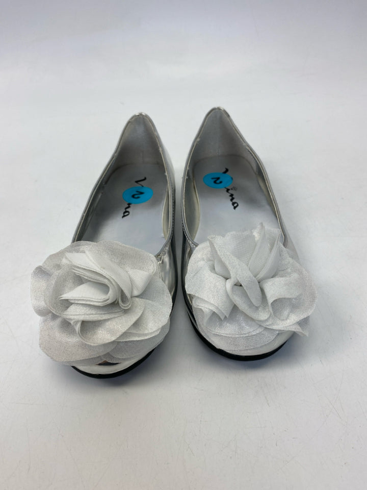 NWOT Nina SIZE 2 Silver Rosette Patent Girl&
