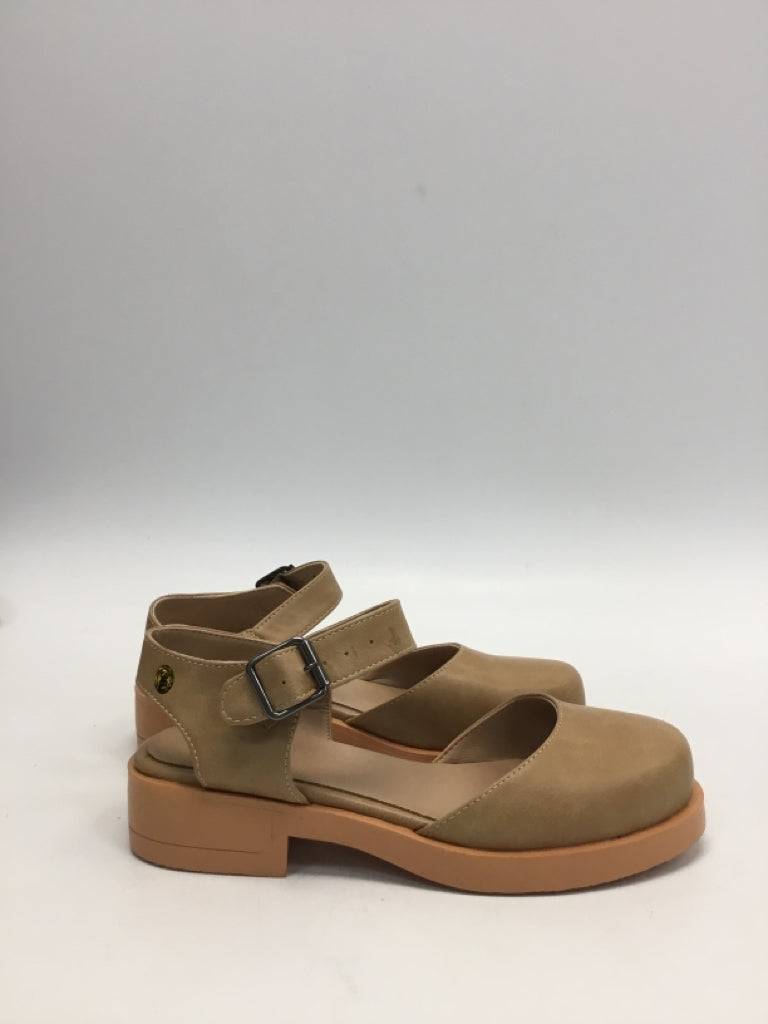 EU Shoe Size 38 Brown Clogs