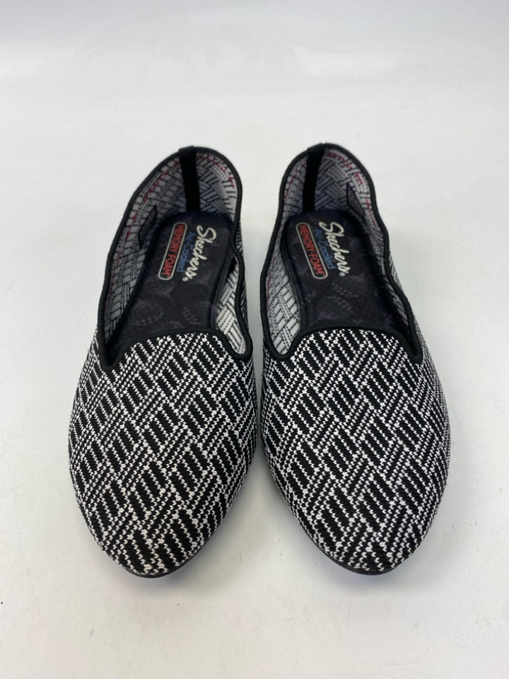 Skechers  Size 8 Black White Flats
