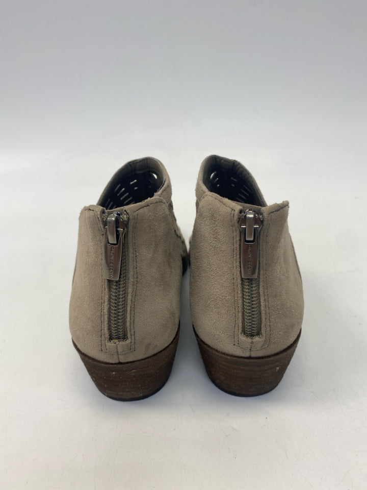 VINCE CAMUTO US Size 8.5 Taupe Perforated Leather Heels