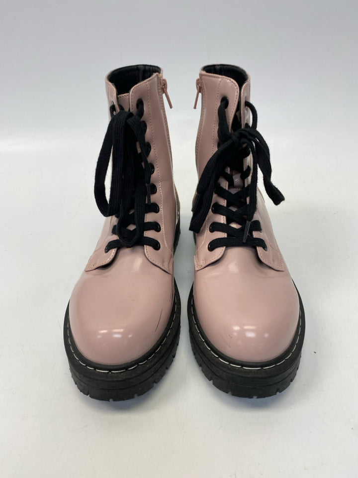 True Craft  Size 7.5 Blush Black Lace-up Boots
