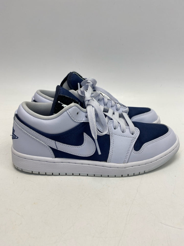 Nike  Size 9.5 Powder Blue Navy Lace-up Sneakers