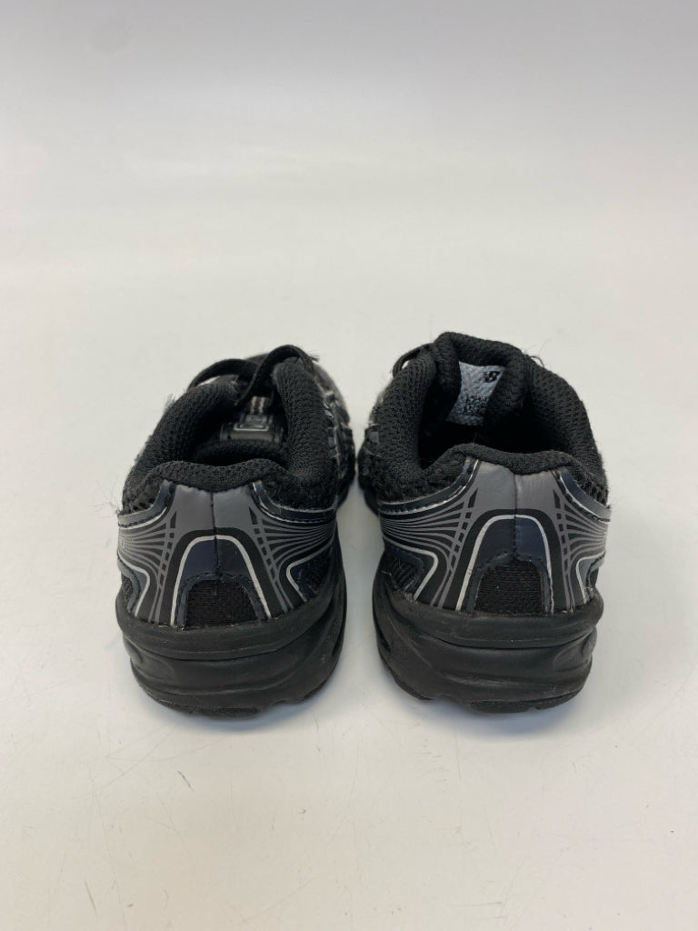 New Balance SIZE 5 Black Fabric Boy&