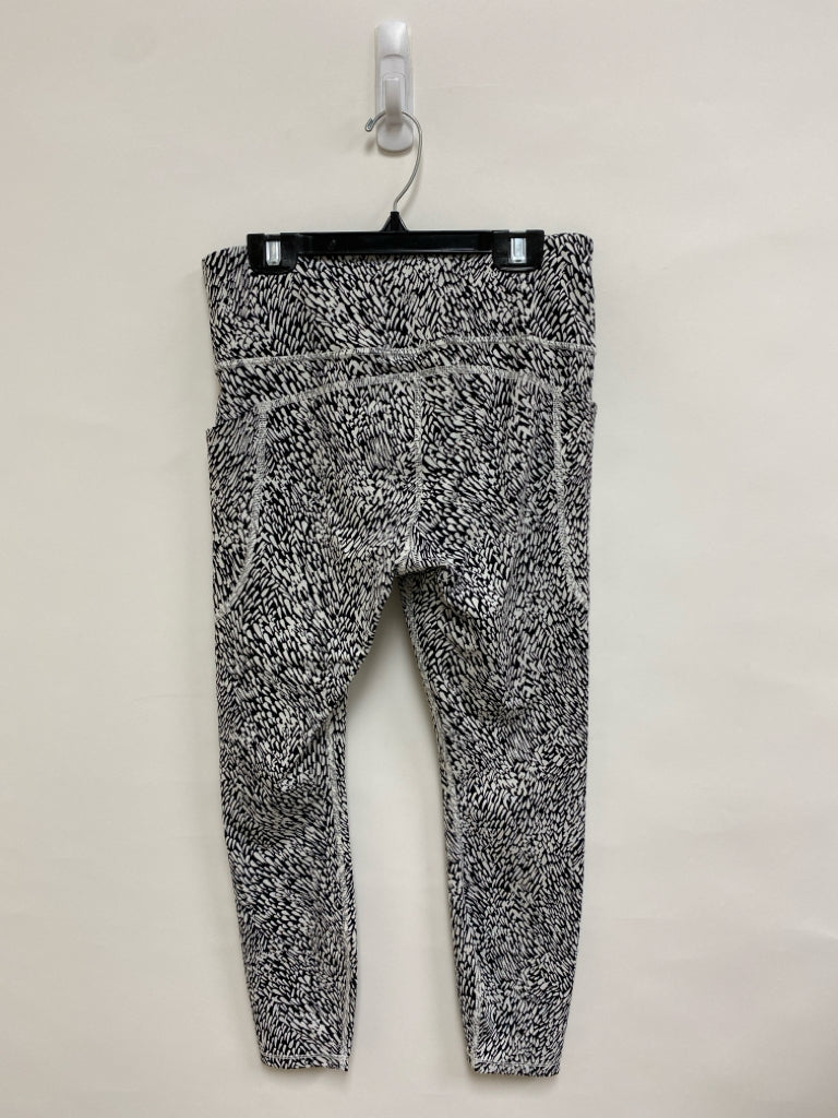 Athleta Size M Black/White Print Athletic Leggings
