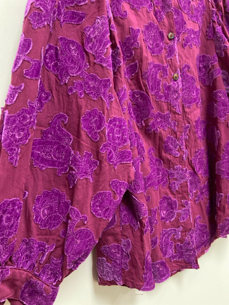 Pilcro Size XS Burgundy Purple Shapes Button Up Ladies Top