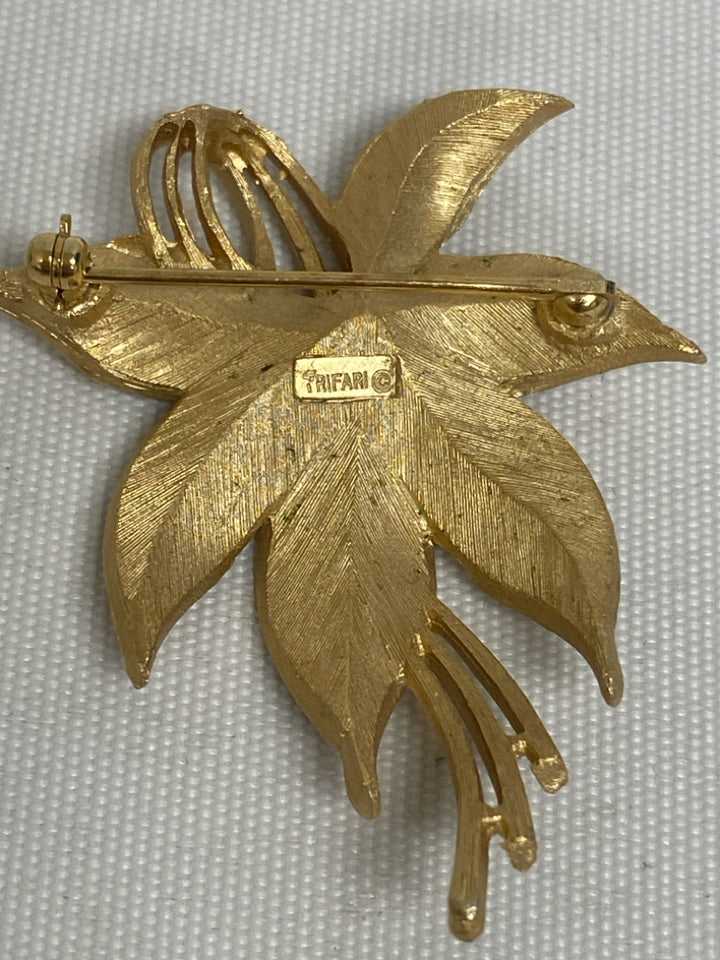 Gold Color Leaf Pin