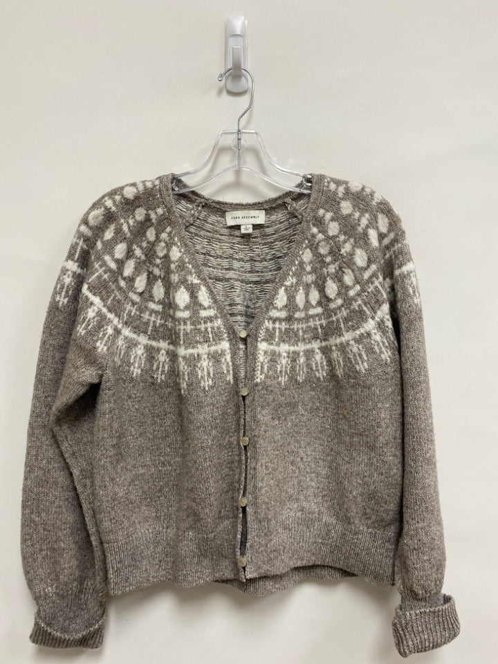 FREE ASSEMBLY Size L Gray White Ladies Sweater