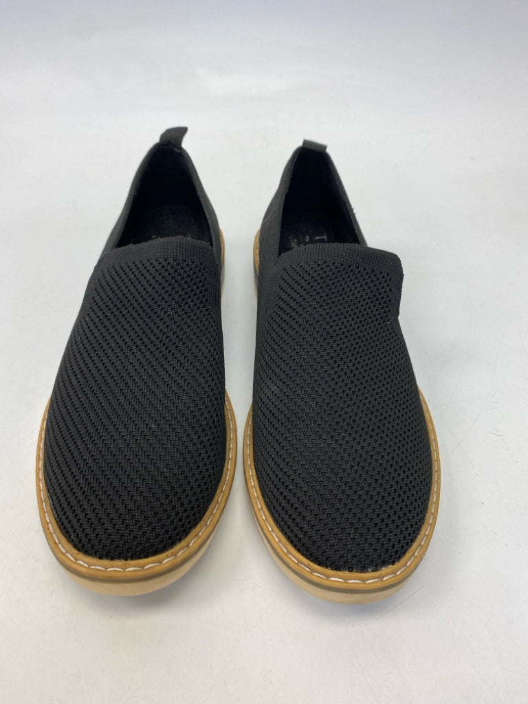 Taryn Rose  Size 9 Black Sneakers