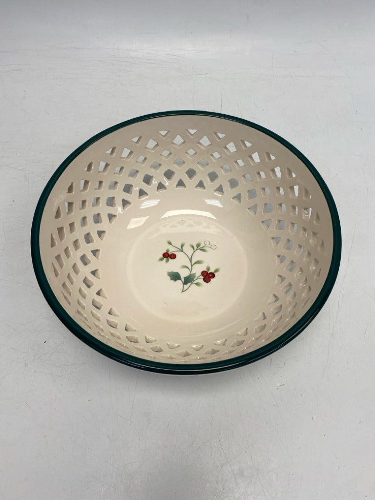 Pfaltzgraff White Green Christmas