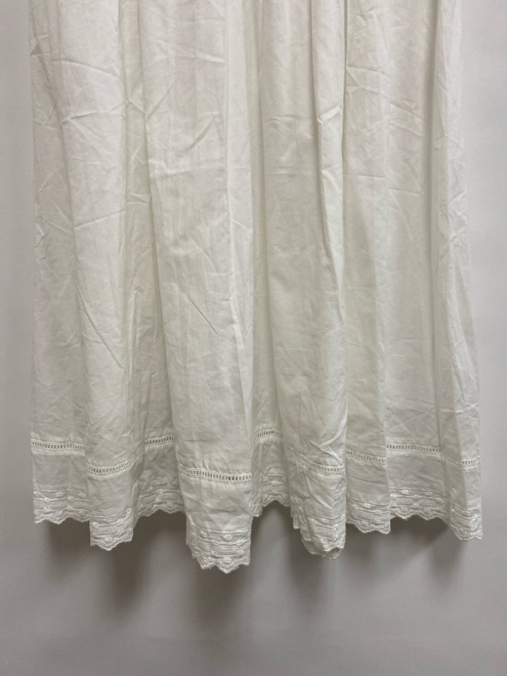 NWT Size M Cream Pleated 3/4 Sleeve Ladies Dress