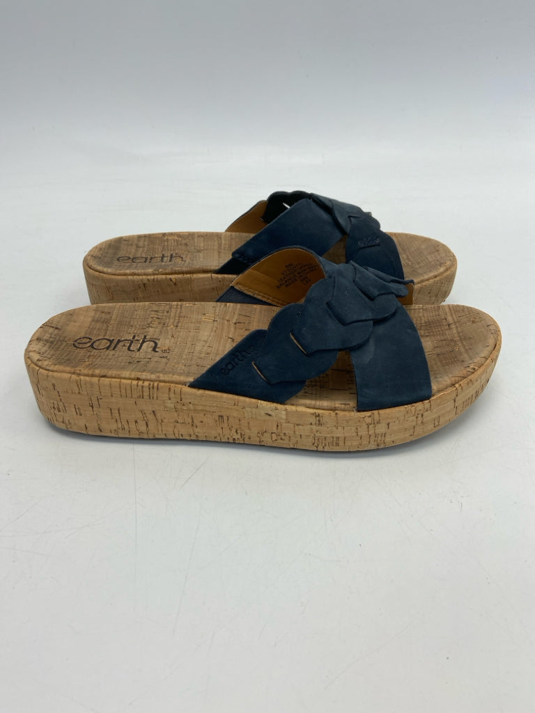 Earth  Size 8 Navy Crisscross Sandals