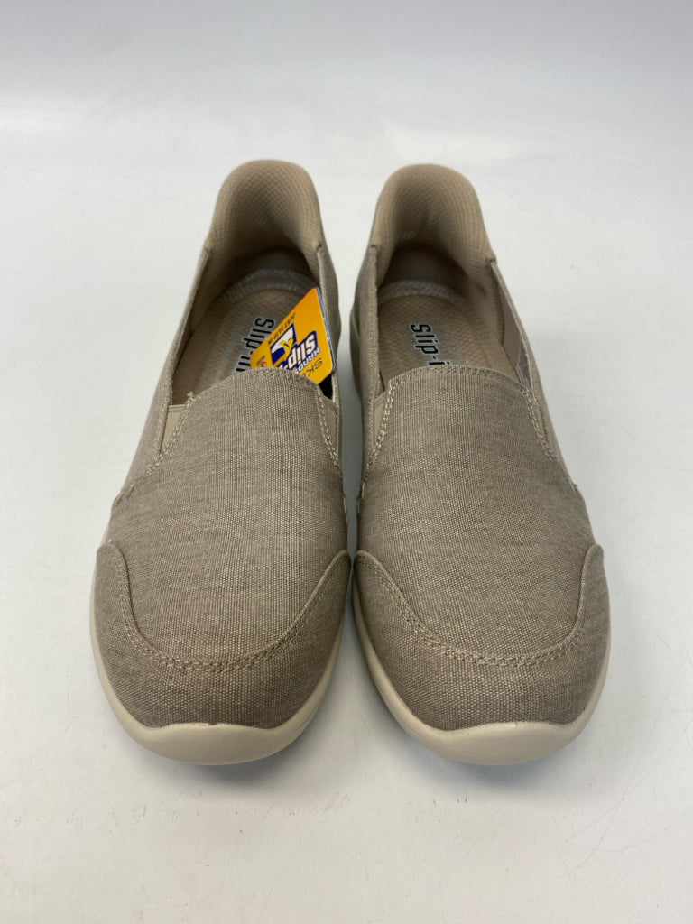 NWT Skechers  Size 8.5 Beige Sneakers