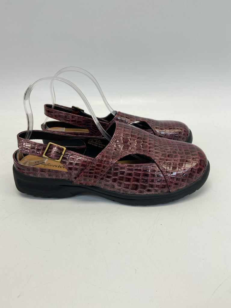 Size 11W Cranberry Snakeprint Sandals