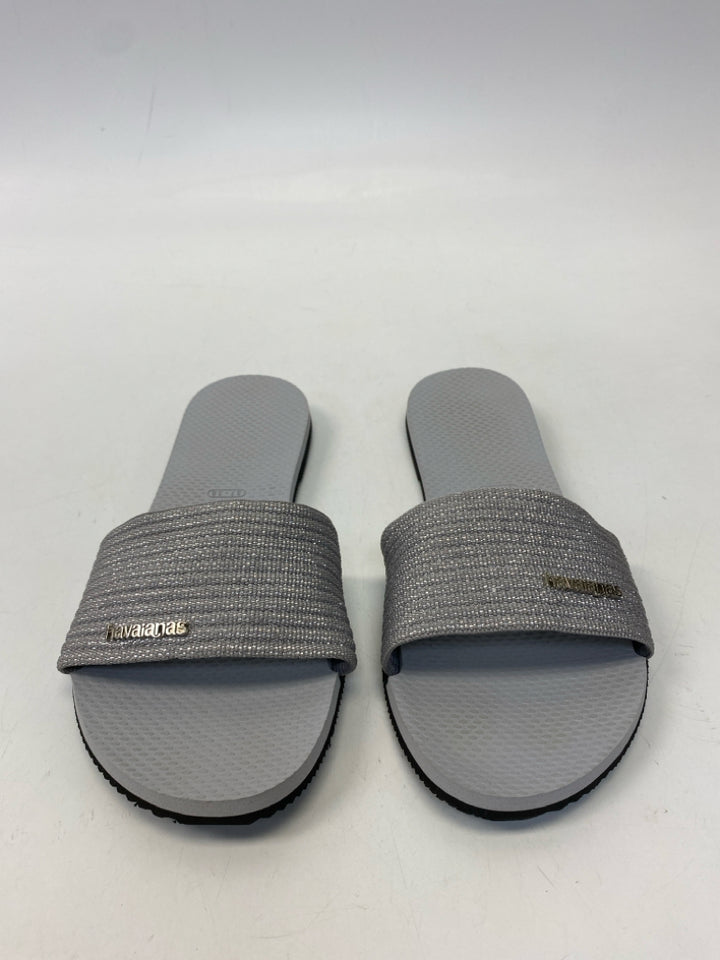 Size 7/8 Silver/Gray Shimmery Sandals