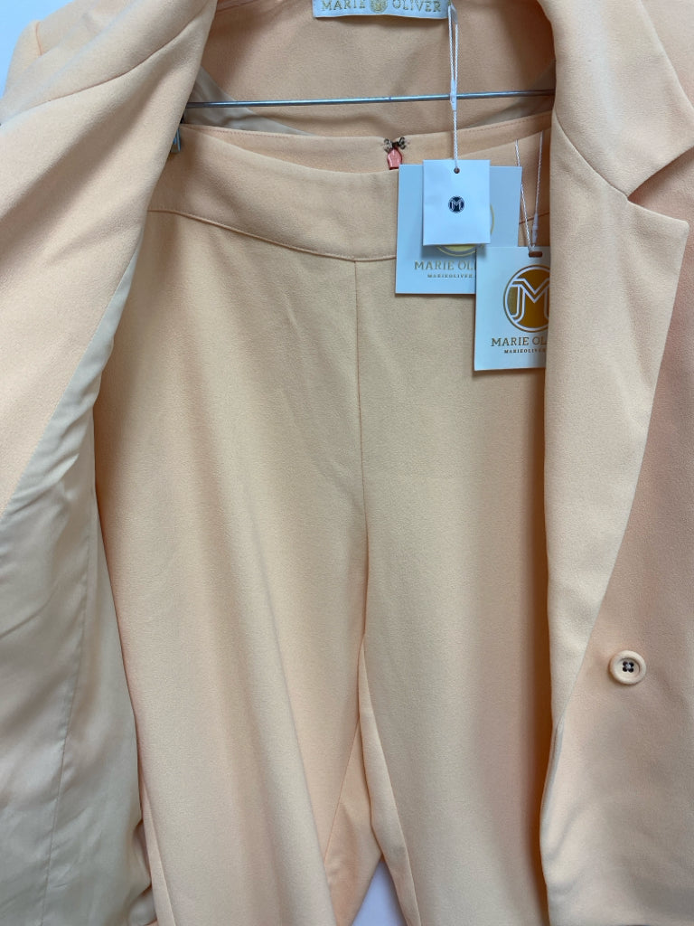 NWT Marie Oliver Size 6 Pale Orange Ladies 2pc Pant Set