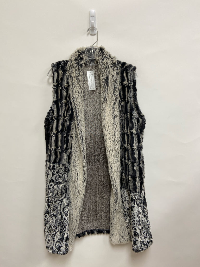 NWT Size M Gray Black Fuzzy Drape Ladies Vest