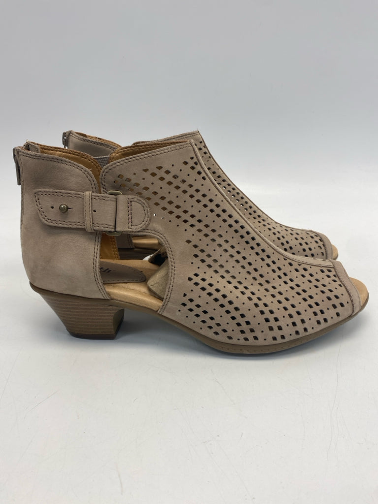 Earth  Size 11D Brown Perforated Sandals  **WIDE**
