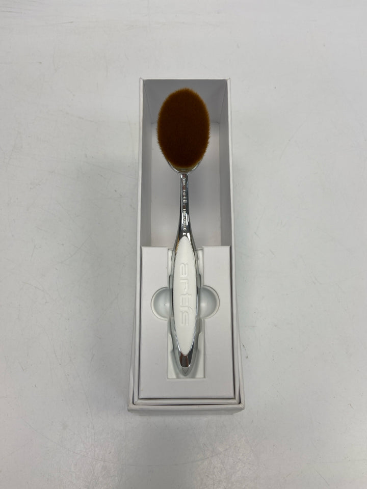 NEW/BOX White Silver Misc. Beauty
