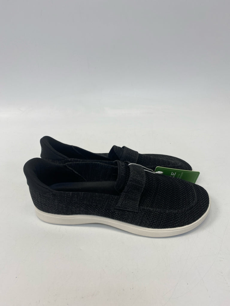 NWT Hike Footwear  Size 8 Black Knit Flats