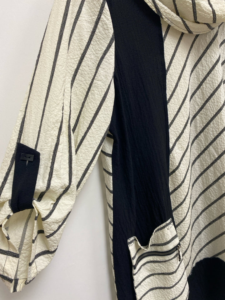 Ali Miles Size XL White Black Striped Tunic Ladies Top