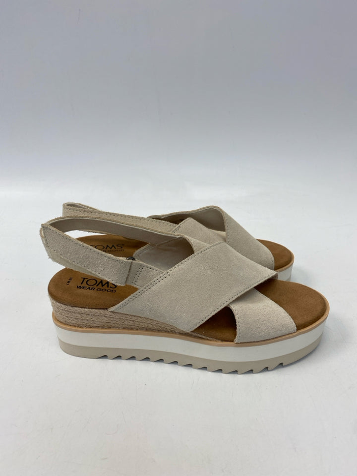 Toms  Size 7 Cream Sandals
