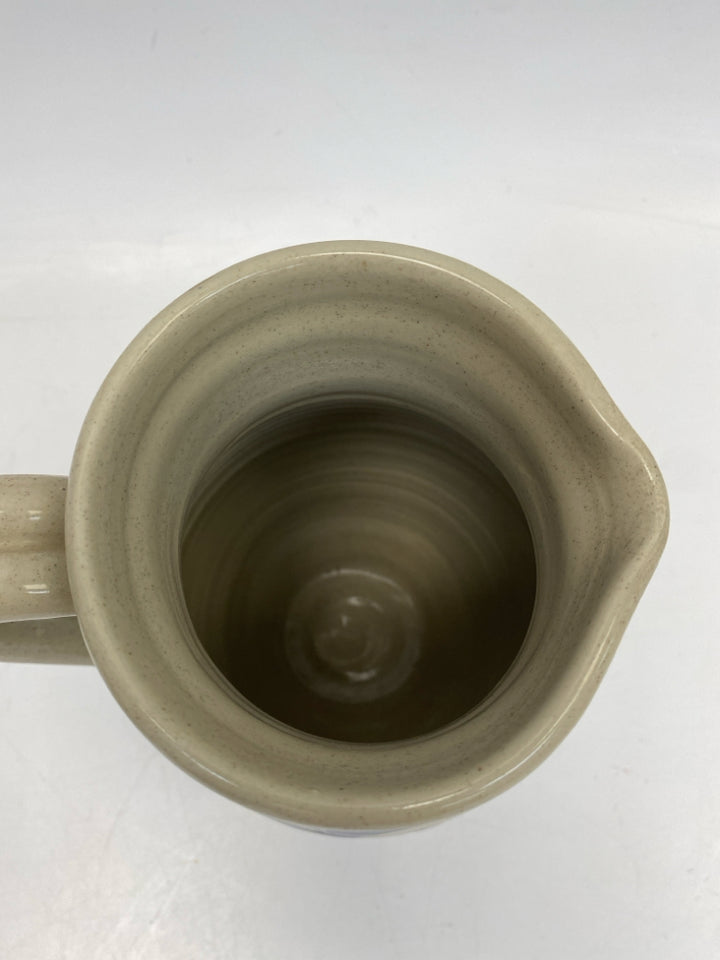 Williamsburg Cream Blue Leaves Pottery Pottery