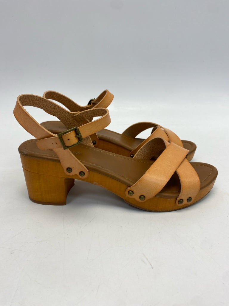 Cushionaire  Size 10 Brown Crisscross Sandals