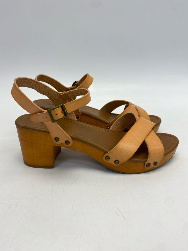 Cushionaire  Size 10 Brown Crisscross Sandals