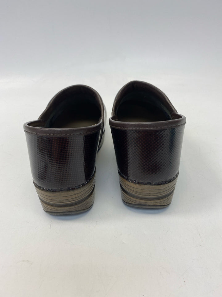 Dansk  Size 40 Brown Clogs