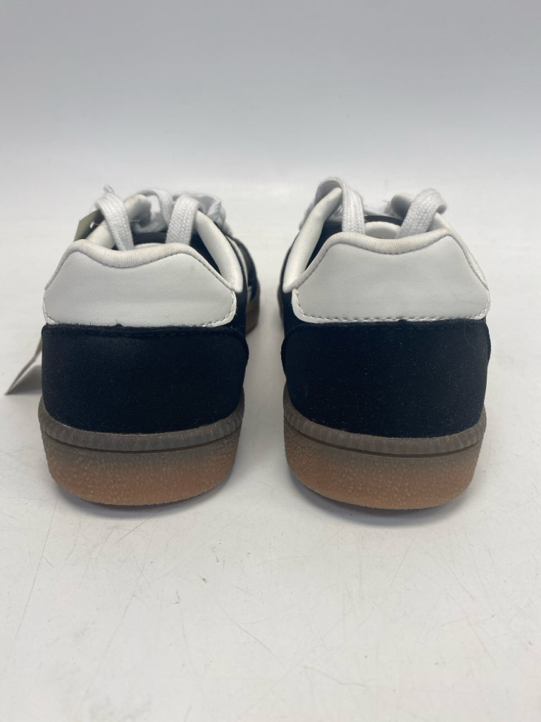 NWT No Boundaries US Shoe Size 7 Black White Lace-up Sneakers