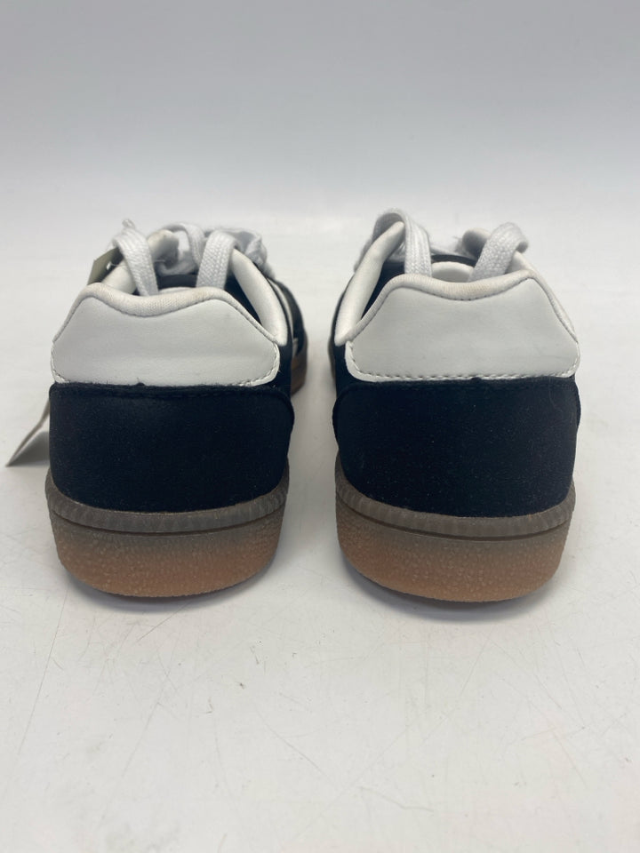 NWT No Boundaries US Shoe Size 7 Black White Lace-up Sneakers