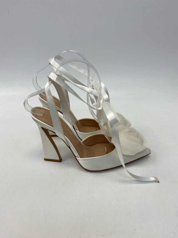 NWOT Gianvito Rossi  Size 38 White Rosette(s) Heels