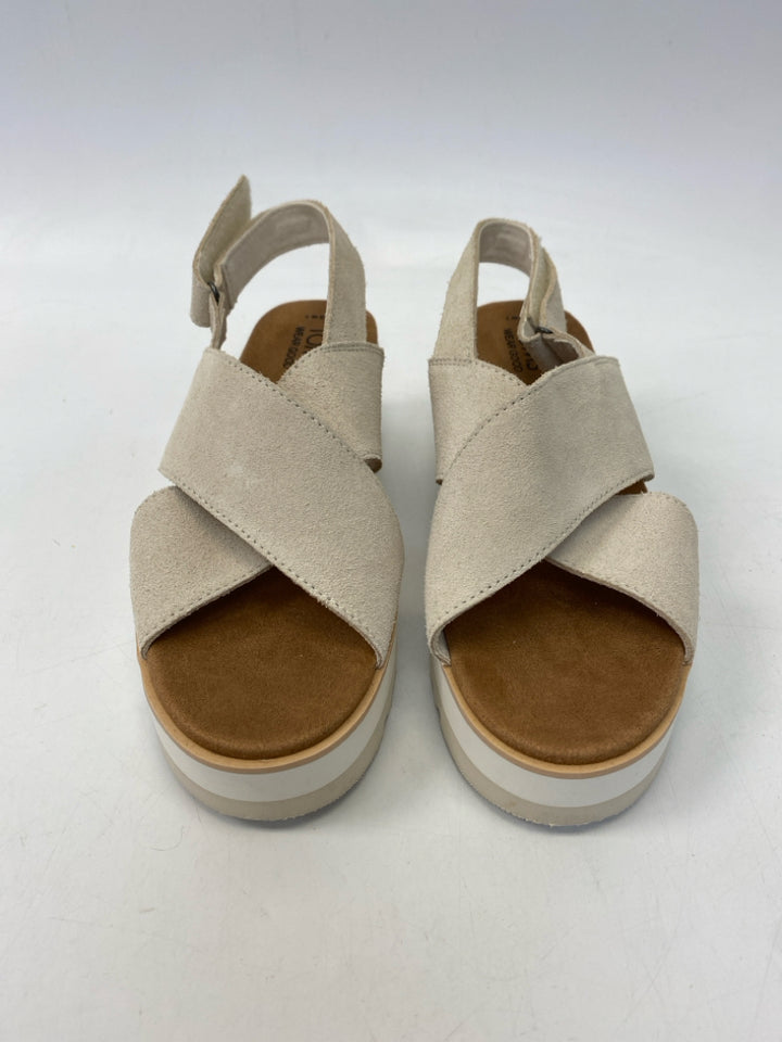 Toms  Size 7 Cream Sandals