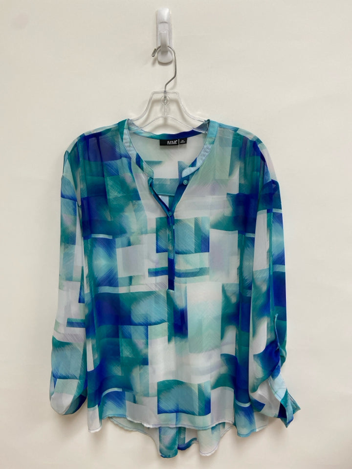 NWT A New Aproach ANA Size XL Blue White Geometric Ladies Top