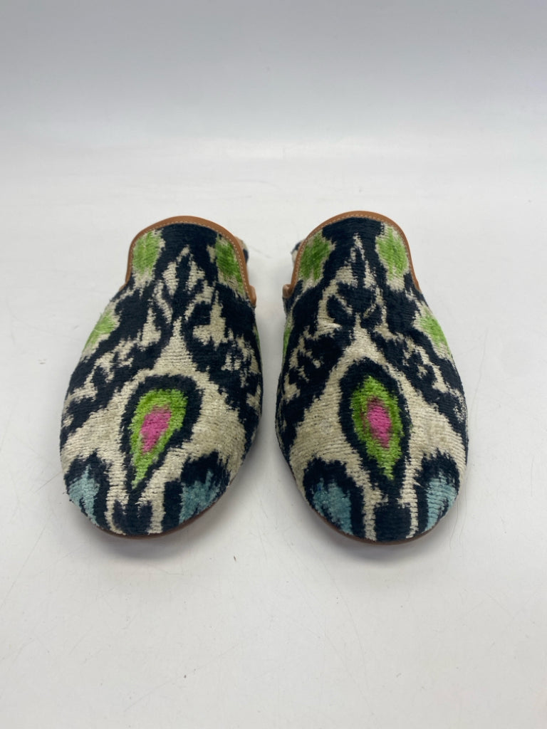 Size 41 Black/Green Wht/Blk Flats