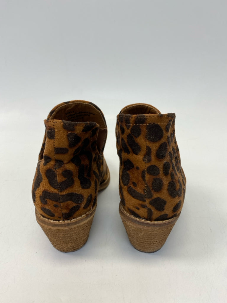 Size 5.5 Brown Animal Print Boots