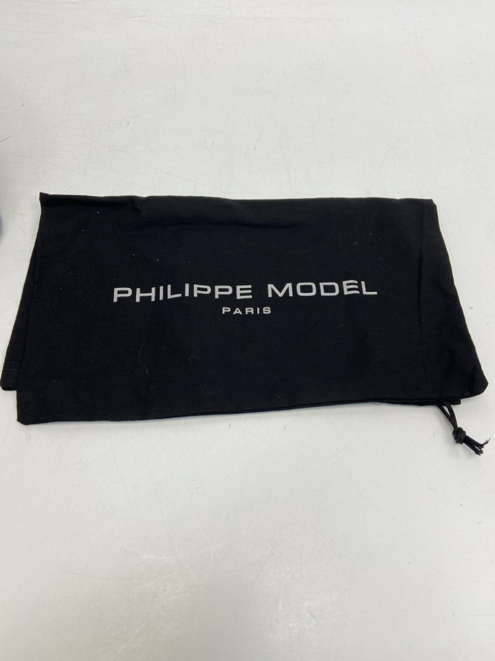 NWT Phillipe Model EU Shoe Size 39 US Shoe Size 8.5 Navy Black Lace-up Sneakers